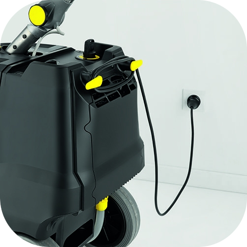 Profesjonalna szorowarka automatyczna prowadzona ręcznie BD 38/12 C Bp Pack firmy Karcher: Wbudowana ładowarka