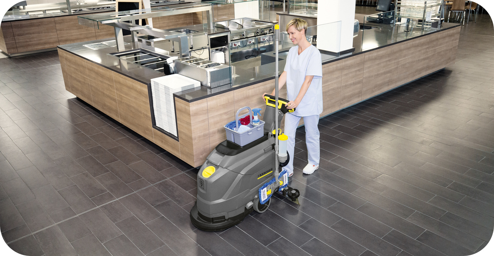 Karcher BD 43/25 C Bp na stołówce hotelowej