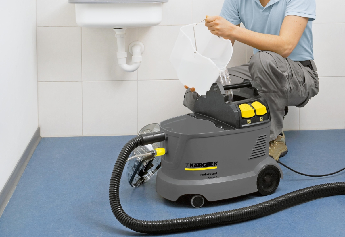 Profesjonalne urządzenie ekstrakcyjne Puzzi 8/1 C firmy Karcher Profesjonalne urządzenie ekstrakcyjne Puzzi 8/1 C firmy Karcher. Podczas napełniania zbiornika wody czystej.