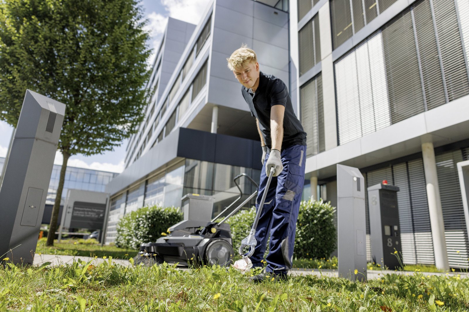Zamiatarka z szczotkami bocznymi Karcher